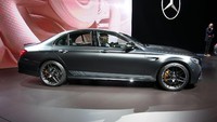 Sementara E63 S mampu menyemburkan tenaga hingga 603 daya kuda. Akselerasi dari 0-96 km/jam hanya 3,3 detik. Kecepatan tertingginya dibatasi sampai 300 km/jam.