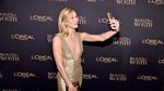Gold Lady!Karlie Kloss dengan Dress Emas