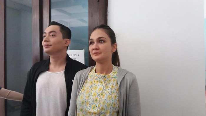 Ahok Jadi Tersangka, Luna Maya: Ikuti Proses Hukum Saja