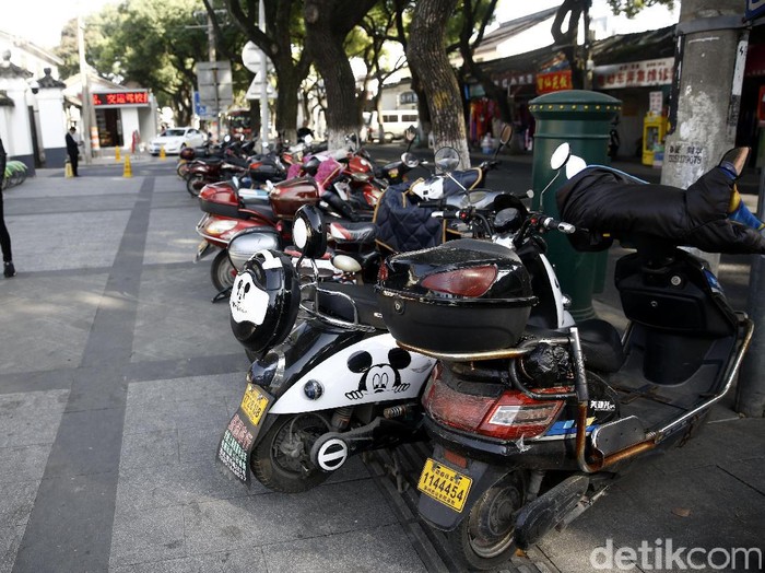 Agar Kulit Aman Saat Naik Motor Siang Hari, Jangan Lupakan Sarung Tangan