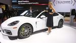 Sharapova Jadi Model Los Angeles Auto Show