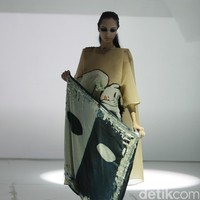 Koleksi Mel Ahyar mengkangkat tema Kini Abadi di IPMI Trend Show 2017. The Hall Lt.8 Senayan City. Jakarta. [Foto: Mohammad Abduh/Wolipop]