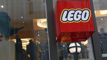Lego store berada di jantung kota London tepatnya terletak di Leicester Square London, Inggris. Foto: Reuters/Stefan Wermuth