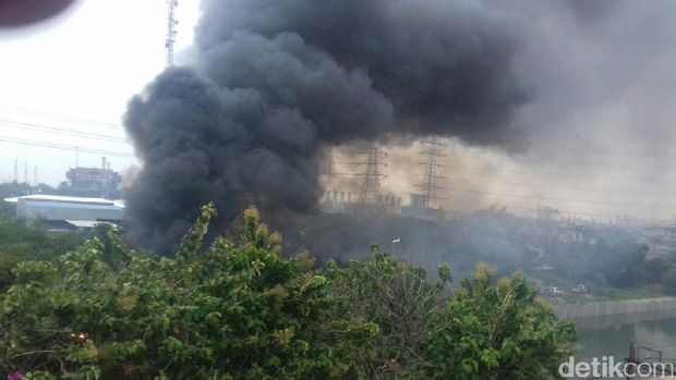  Kebakaran hunian semi permanen di JL RE Martadinata, Tanjung Priok, Jumat (18/11/2016)