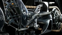 Mengandalkan mesin V4 1.200 cc, motor ini mampu memuntahkan tenaga hingga 200 daya kuda.