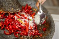 Begini Caranya Bikin Sambal Terasi yang Sedap