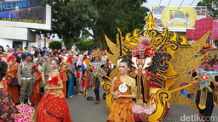 Karnaval Batik Nusantara 2016 di Bengkulu, Meriah!
