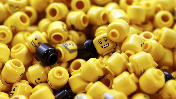Mainan bongkah plastik Lego dijadikan bahan untuk membuat tangan bionik. (Foto ilustrasi: Reuters/Stefan Wermuth) Mainan bongkah plastik Lego dijadikan bahan untuk membuat tangan bionik. (Foto ilustrasi: Reuters/Stefan Wermuth)