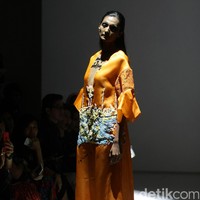 Koleksi Mel Ahyar mengkangkat tema Kini Abadi di IPMI Trend Show 2017. The Hall Lt.8 Senayan City. Jakarta. [Foto: Mohammad Abduh/Wolipop]