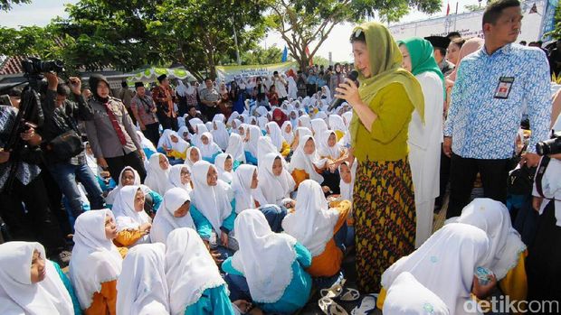 Menteri Susi Berangkatkan Bantuan 24 Ton Ikan ke 11 Daerah di Jatim