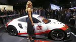 Sharapova Jadi Model Los Angeles Auto Show