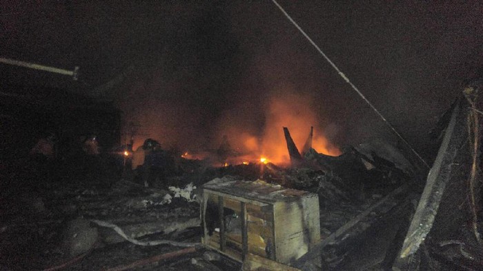 Kebakaran di Pasar Waru Semarang Sudah Padam