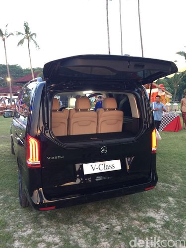 Merasakan Jadi Penumpang Mini Van Mewah Mercy