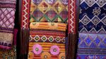 Merajut Manisnya Tenun Tapis