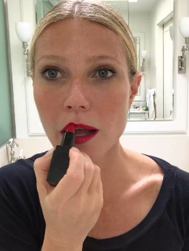 Skip Pakai Foundation dan Bedak, Ini Rahasia Kecantikan Gwyneth Paltrow