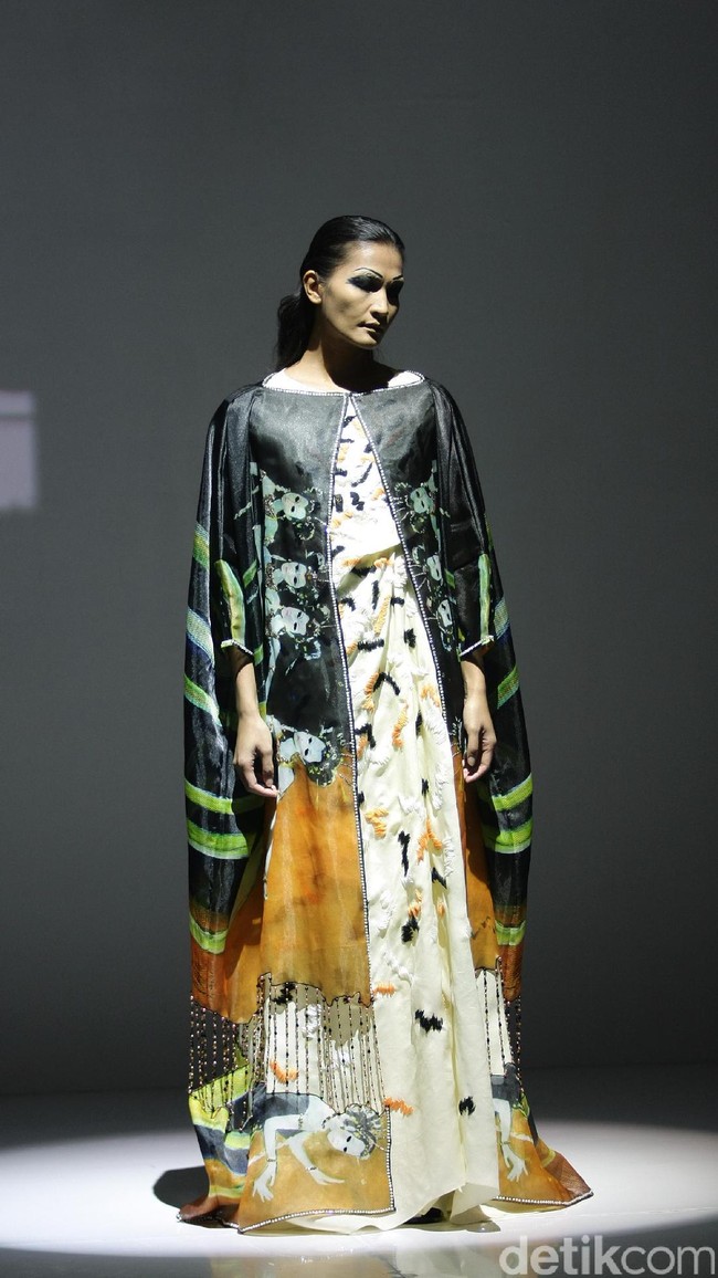 Koleksi Mel Ahyar mengkangkat tema Kini Abadi di IPMI Trend Show 2017. The Hall Lt.8 Senayan City. Jakarta. [Foto: Mohammad Abduh/Wolipop]