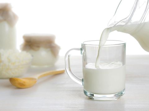 Minum susu untuk mengatasi susah tidur