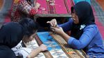 Merajut Manisnya Tenun Tapis