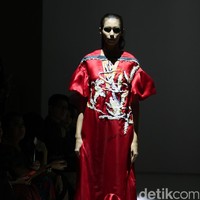 Koleksi Mel Ahyar mengkangkat tema Kini Abadi di IPMI Trend Show 2017. The Hall Lt.8 Senayan City. Jakarta. [Foto: Mohammad Abduh/Wolipop]