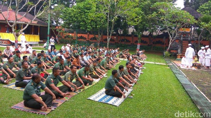 Umat Hindu dan Anggota TNI Doa Bersama Keutuhan NKRI di Cijantung