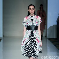 Barli Asmara memeragakan koleksi terbarunya di IPMI Trend Show 2017. The Hall Lt.8 Senayan City.Jakarta. [Foto: Mohammad Abduh/Wolipop]