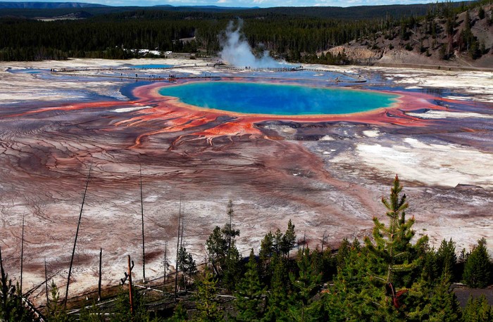 The Grand Prismatic Spring, the largest in the United States and third largest in the world, is seen in Yellowstone National Park, Wyoming, June 22, 2011. Picture taken June 22, 2011. REUTERS/Jim Urquhart/File Photo