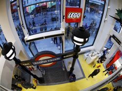 Menjelajahi Lego Store Terbesar di Dunia