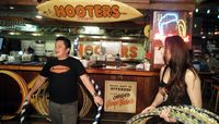 Jeffry akhirnya berhasil menyelesaikan tantangan dari Gadis Hooters (Wahyu/detikTravel)