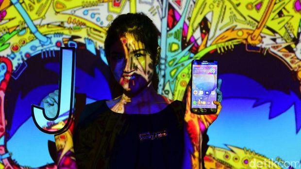 Trio Samsung Galaxy J Prime Resmi Melenggang