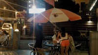 Begitu melangkahkan kaki ke restoran ini, traveler pria pasti akan deg-degan karena akan langsung disambut oleh pelayan cantik nan seksi. Mereka dengan sigap akan melayani pesanan traveler (Wahyu/detikTravel)