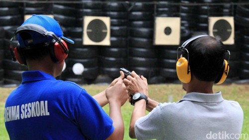 Himpunan Pengusaha Muda Indonesia Jakarta Raya (HIPMI Jaya), menggelar latihan olahrahga menembak bertajuk Shooting Sport Social, di Jakarta.