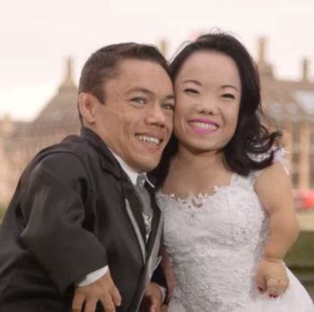 Tinggi Tak Sampai 100 cm, Pasangan Pengantin Baru Ini Pecahkan Rekor Dunia