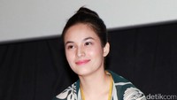Bergaya etnik, ia tampak memesona. Pool/Palevi S/detikFoto.