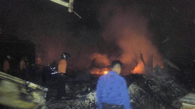 Pasar Waru Semarang Terbakar, 511 Petak Milik Pedagang Ludes