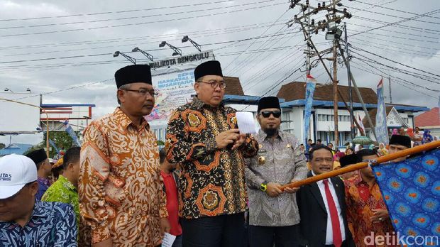 Karnaval Batik Nusantara 2016 di Bengkulu, Meriah!