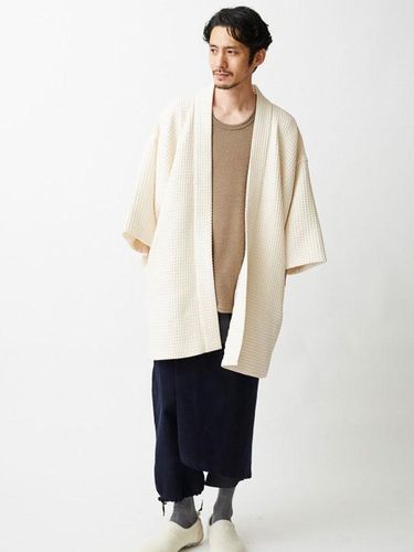 Musim Hujan, Saatnya Tampil <i>Stylish</i> dengan Kardigan 'Samurai' 