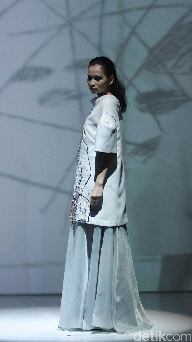 Koleksi Mel Ahyar mengkangkat tema Kini Abadi di IPMI Trend Show 2017. The Hall Lt.8 Senayan City. Jakarta. [Foto: Mohammad Abduh/Wolipop]