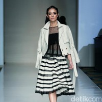Barli Asmara memeragakan koleksi terbarunya di IPMI Trend Show 2017. The Hall Lt.8 Senayan City.Jakarta. [Foto: Mohammad Abduh/Wolipop]