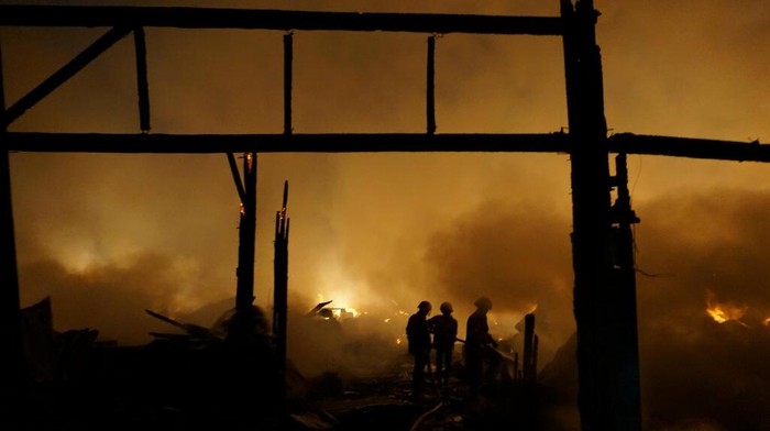 Pasar Waru Semarang Terbakar, 511 Petak Milik Pedagang Ludes