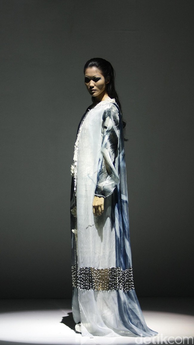 Koleksi Mel Ahyar mengkangkat tema Kini Abadi di IPMI Trend Show 2017. The Hall Lt.8 Senayan City. Jakarta. [Foto: Mohammad Abduh/Wolipop]