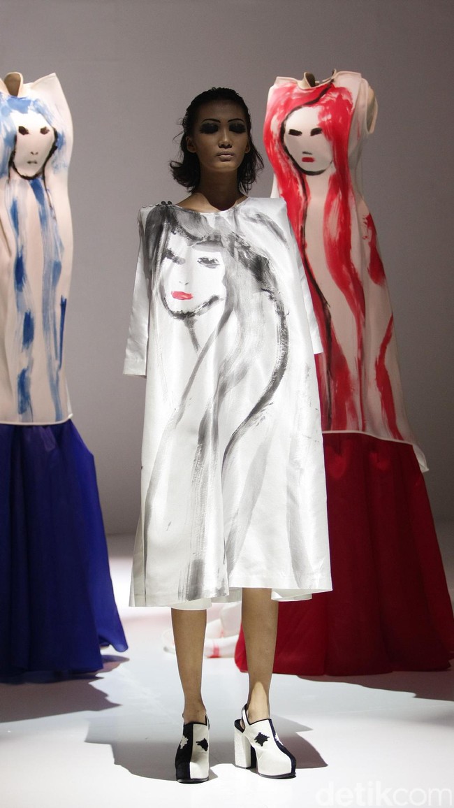 Koleksi Mel Ahyar mengkangkat tema Kini Abadi di IPMI Trend Show 2017. The Hall Lt.8 Senayan City. Jakarta. [Foto: Mohammad Abduh/Wolipop]