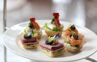 Nikmati <i>High Tea</i> dengan <i>Tartlets</i> hingga <i>Cake Pops</i> Buatan <i>Instabaker</i> dari Malaysia