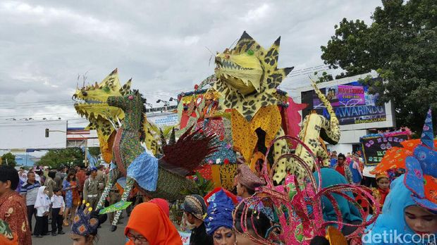 Karnaval Batik Nusantara 2016 di Bengkulu, Meriah!