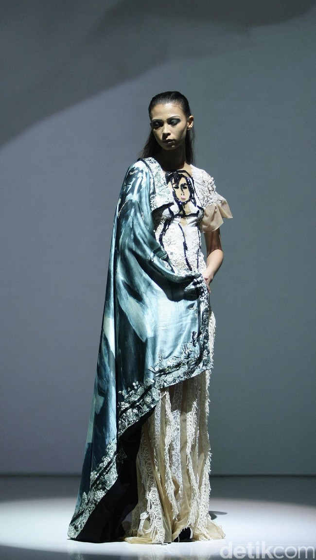 Koleksi Mel Ahyar mengkangkat tema Kini Abadi di IPMI Trend Show 2017. The Hall Lt.8 Senayan City. Jakarta. [Foto: Mohammad Abduh/Wolipop]