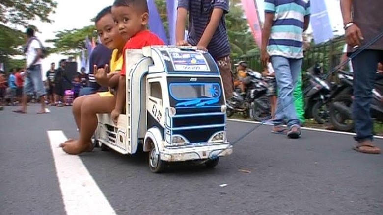 Konvoi 5000 Truk  Mini di Malang Telorkan Rekor Muri