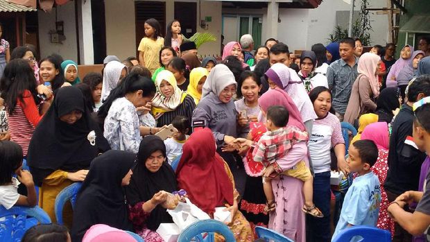 Blusukan di Cempaka Putih Barat, Sylviana Serasa Pulang Kampung