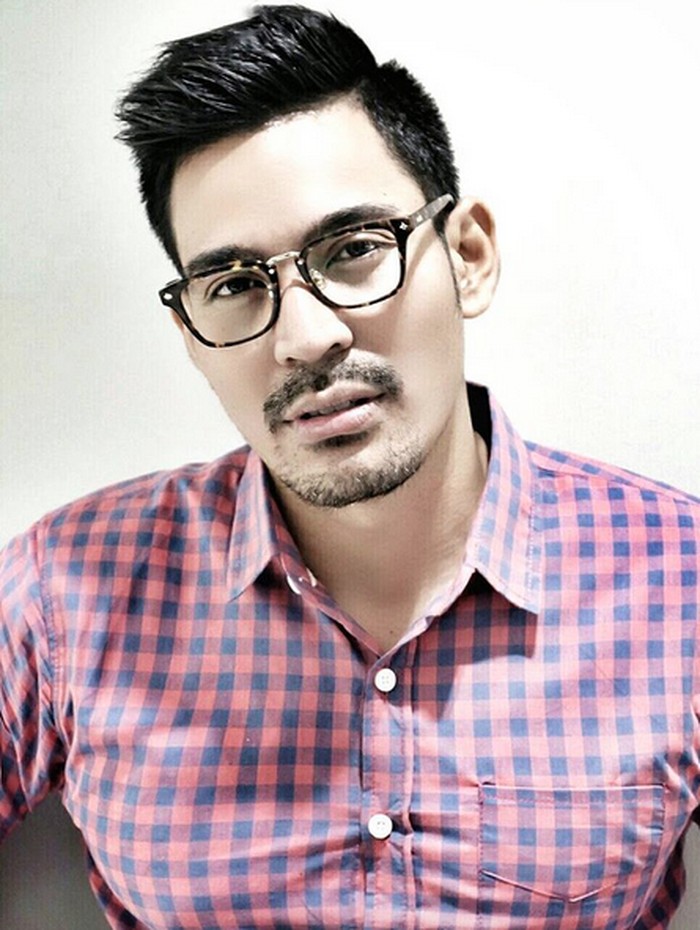 Mata Jadi Bagian Penting Bagi Robby Purba Ketika Selfie