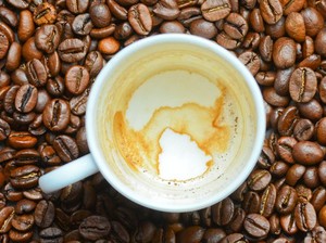Hiii... Cangkir Kopi di Kantor Mungkin Mengandung Bakteri Feses Lho!