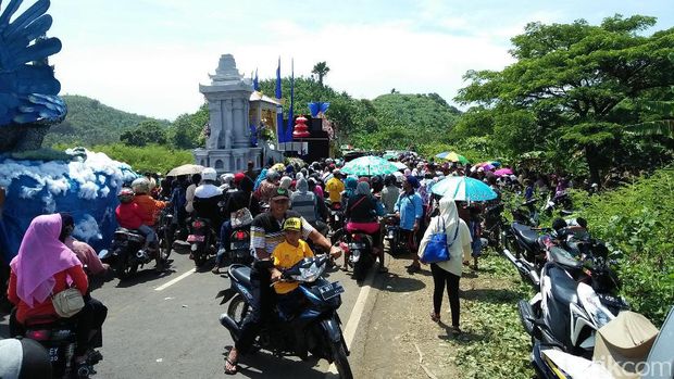 Acara pun sempat molor karena padatnya jalanan (Aminudin/detikTravel)