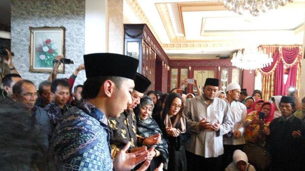 SBY dan Boediono Melayat ke Rumah Duka Sutan Bhatoegana